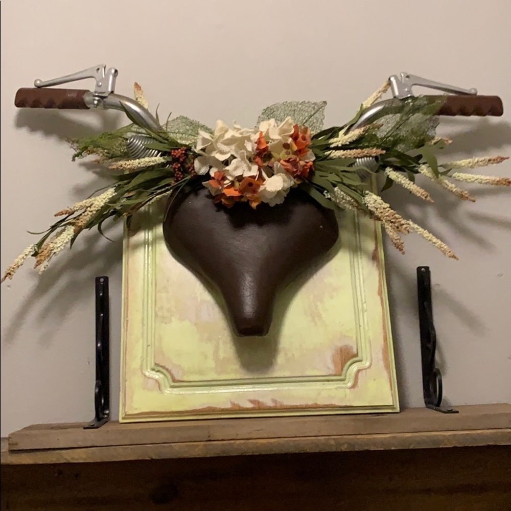 Upcycled wall art “The Mounted Seat”